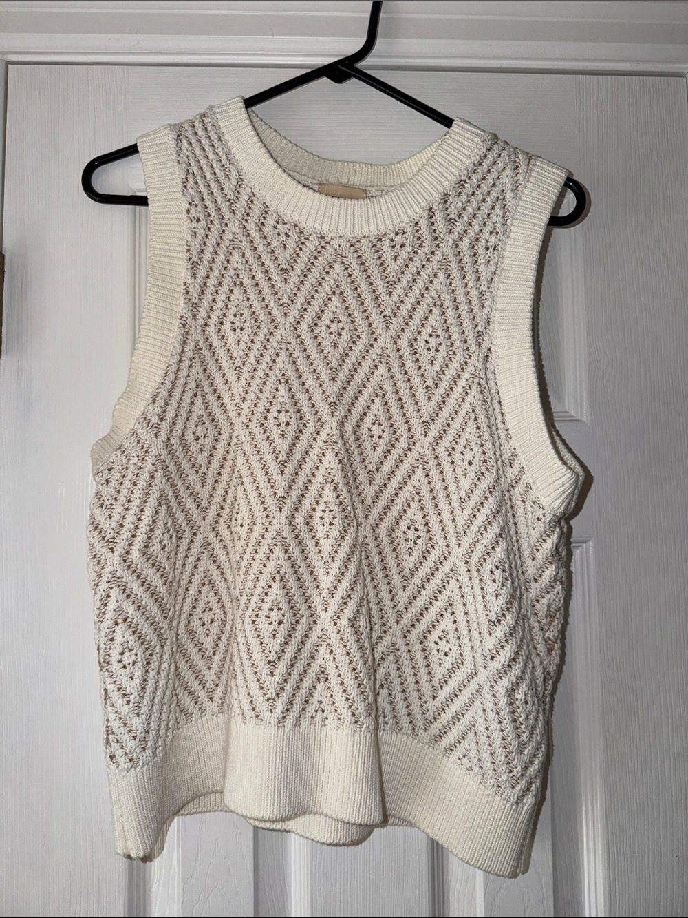 Cream Knit Diamond Pattern Sleeveless Sweater Vest